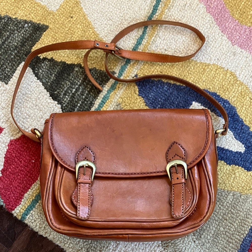 Elegant Tan Leather Crossbody Bag